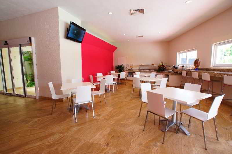 Hotel Margaritas Канкун Екстериор снимка