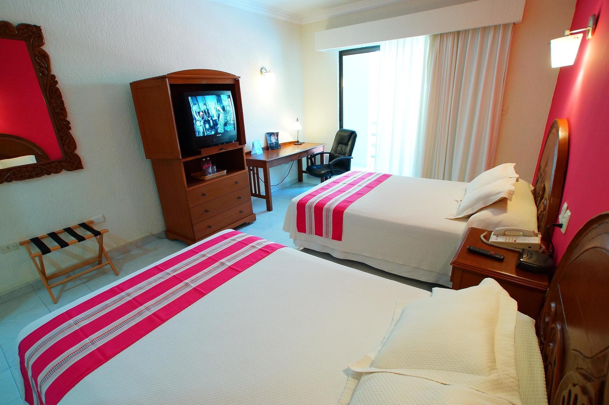 Hotel Margaritas Канкун Екстериор снимка