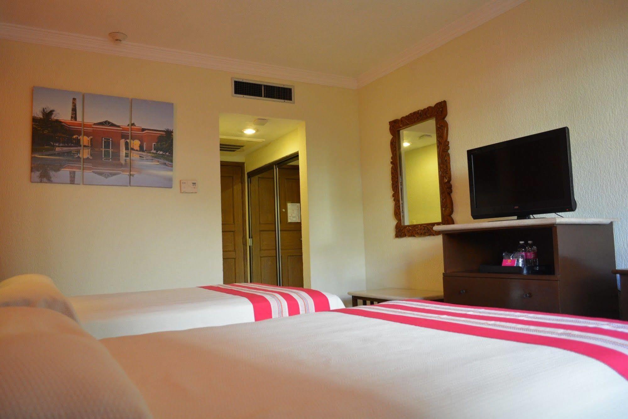 Hotel Margaritas Канкун Екстериор снимка