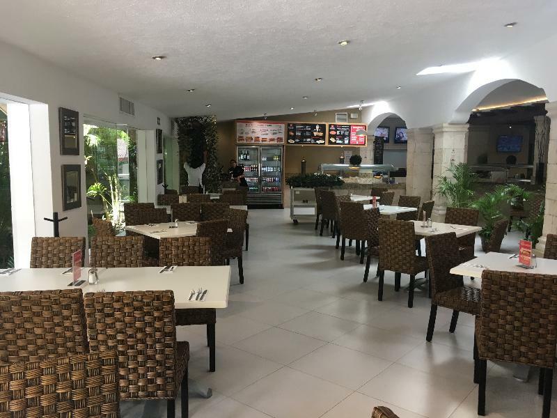 Hotel Margaritas Канкун Екстериор снимка