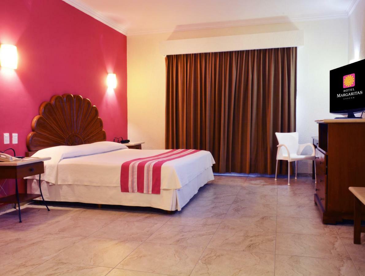 Hotel Margaritas Канкун Екстериор снимка